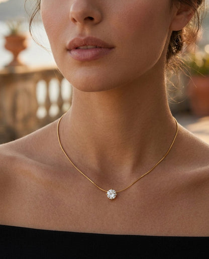 Collana punto luce Positano indossata