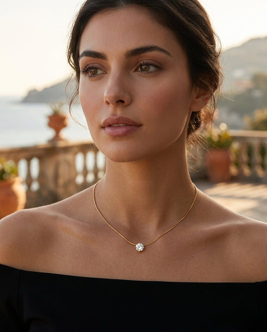 Collana punto luce Positano indossata