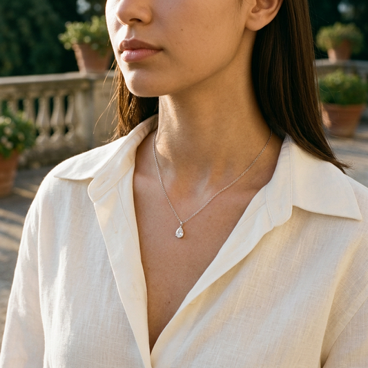 Collana a goccia Taormina indossata